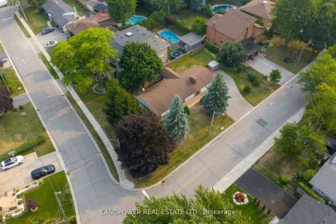 Photo 25 at 44 Starlight Crescent, Mill Pond, Richmond Hill