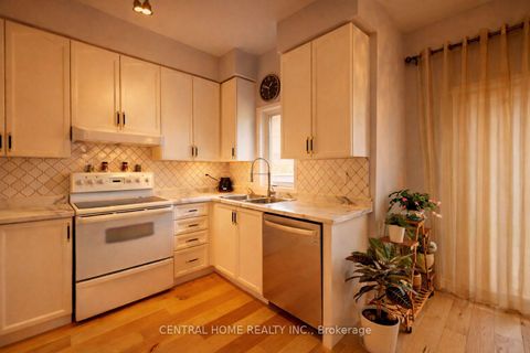 Photo 8 at 401 Cranston Park Avenue, Maple, Vaughan