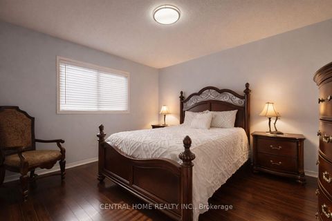 Photo 11 at 401 Cranston Park Avenue, Maple, Vaughan