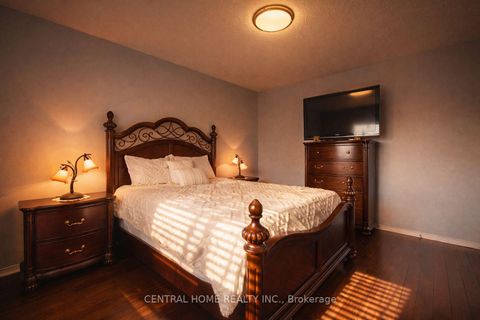 Photo 12 at 401 Cranston Park Avenue, Maple, Vaughan