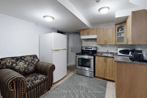 Photo 19 at 401 Cranston Park Avenue, Maple, Vaughan