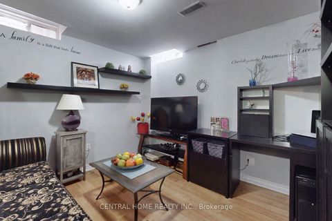 Photo 20 at 401 Cranston Park Avenue, Maple, Vaughan