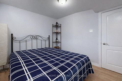 Photo 23 at 401 Cranston Park Avenue, Maple, Vaughan