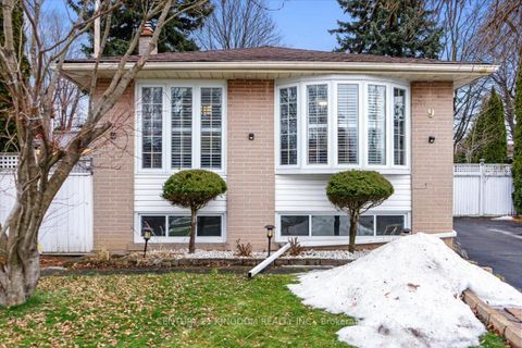 Photo 1 at 9 Durrington Crescent, Bendale, Toronto