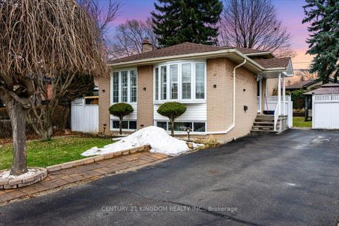 Photo 2 at 9 Durrington Crescent, Bendale, Toronto