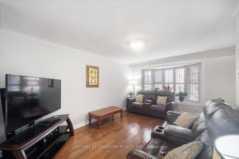 Photo 4 at 9 Durrington Crescent, Bendale, Toronto