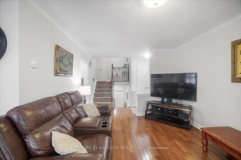 Photo 5 at 9 Durrington Crescent, Bendale, Toronto