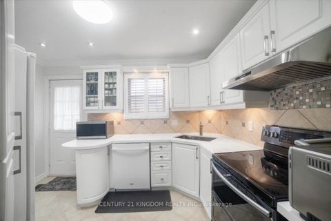 Photo 14 at 9 Durrington Crescent, Bendale, Toronto