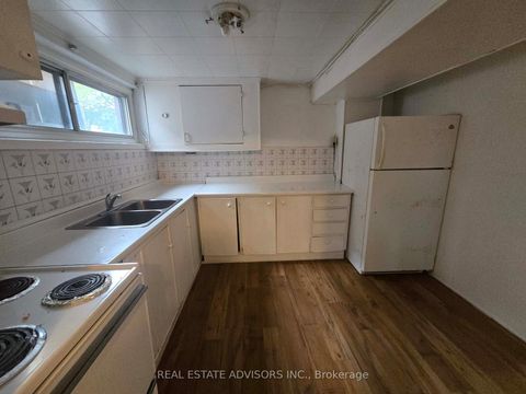 Photo 17 at 8 Virgilwood Drive, Branson, Toronto