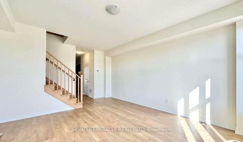 Photo 1 at 432 Okanagan Path, Donevan, Oshawa