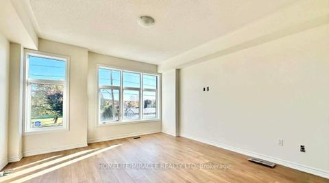 Photo 4 at 432 Okanagan Path, Donevan, Oshawa