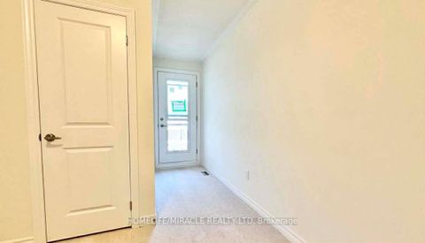 Photo 12 at 432 Okanagan Path, Donevan, Oshawa