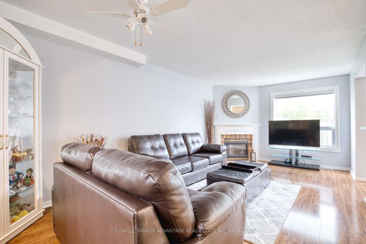 Photo 5 at 2 - 800 Paramount Drive, Stoney Creek Mountain, Hamilton