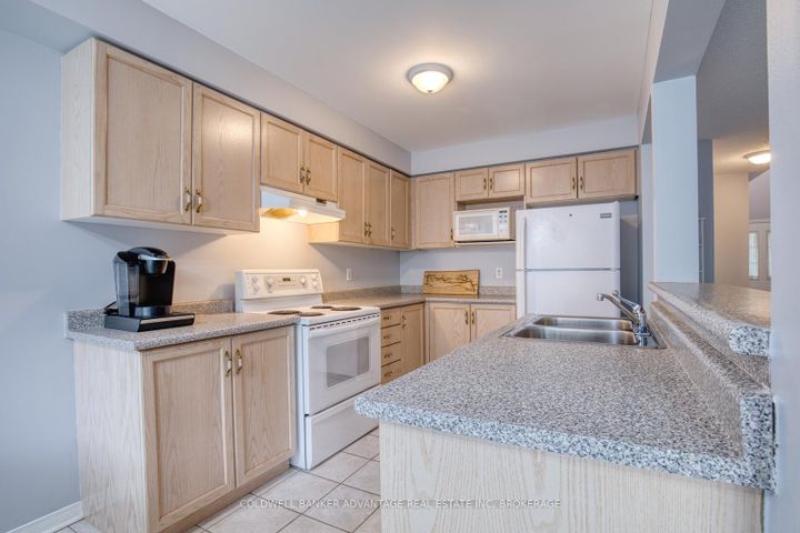 Photo 9 at 2 - 800 Paramount Drive, Stoney Creek Mountain, Hamilton