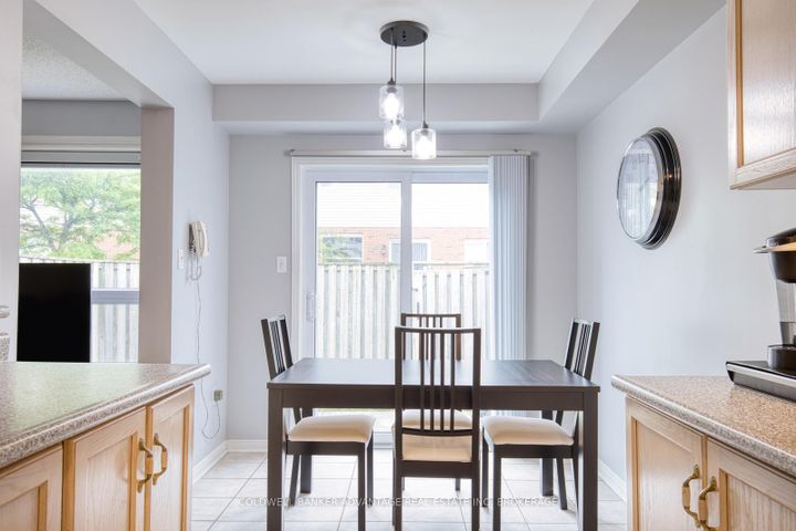 Photo 10 at 2 - 800 Paramount Drive, Stoney Creek Mountain, Hamilton