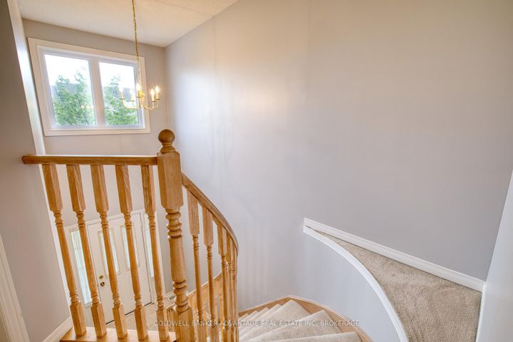 Photo 13 at 2 - 800 Paramount Drive, Stoney Creek Mountain, Hamilton