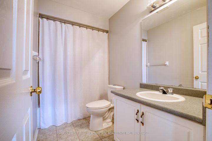 Photo 17 at 2 - 800 Paramount Drive, Stoney Creek Mountain, Hamilton