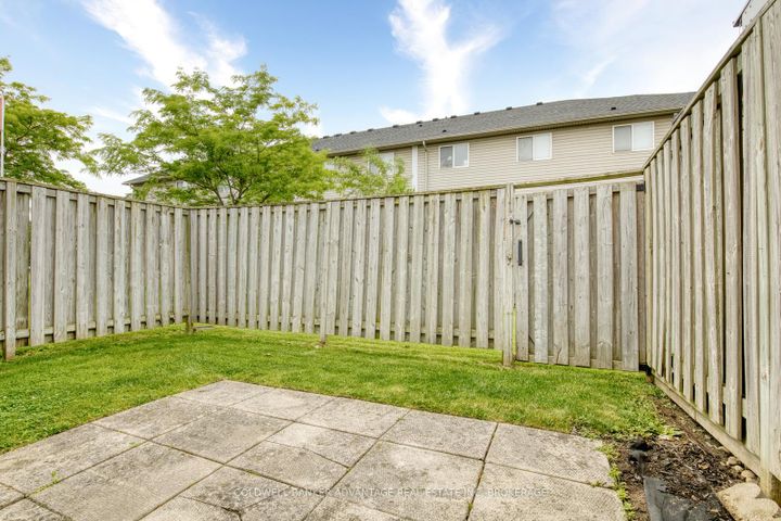 Photo 24 at 2 - 800 Paramount Drive, Stoney Creek Mountain, Hamilton