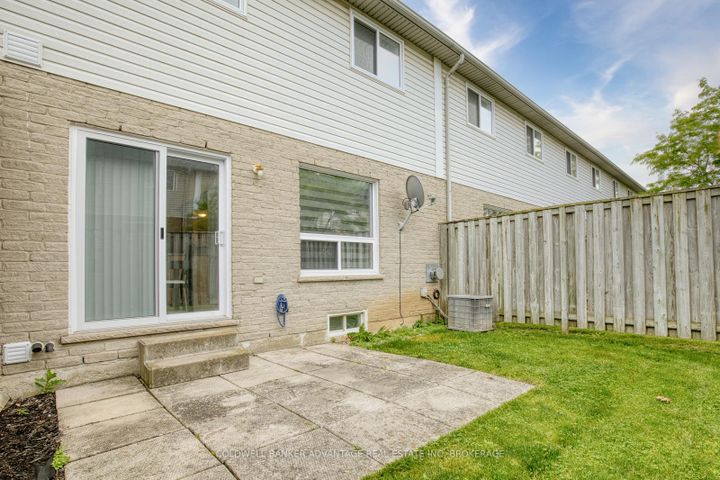 Photo 25 at 2 - 800 Paramount Drive, Stoney Creek Mountain, Hamilton