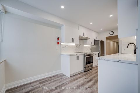Photo 11 at 109 - 3000 Bathurst Street, Lawrence, Toronto