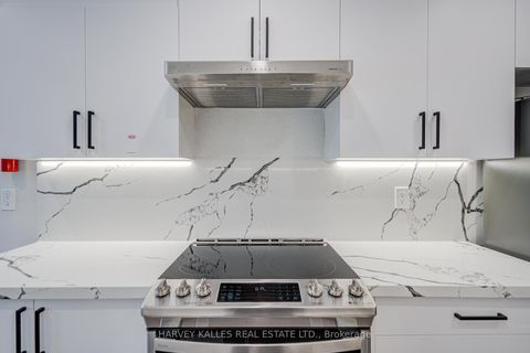 Photo 15 at 109 - 3000 Bathurst Street, Lawrence, Toronto