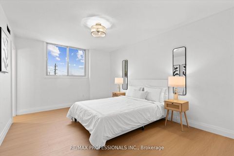 Photo 12 at 508 - 820 Burnhamthorpe Road, Markland Wood, Toronto