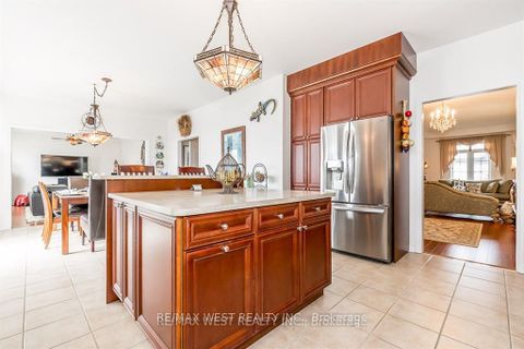 Photo 7 at 118 Succession Crescent, Shore, Barrie