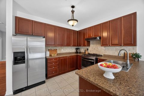 Photo 12 at 144 Sovereign's Gate, Shore, Barrie