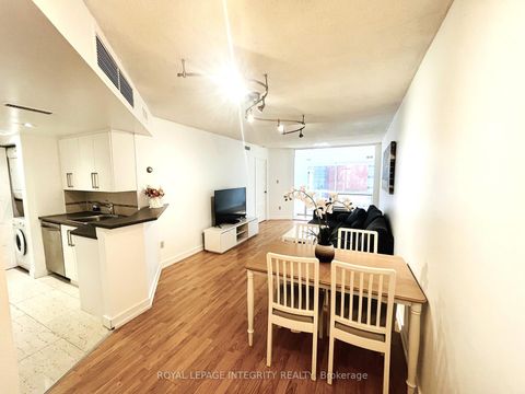 Photo 4 at 406 - 1001 Bay Street, Bay Street Corridor, Toronto