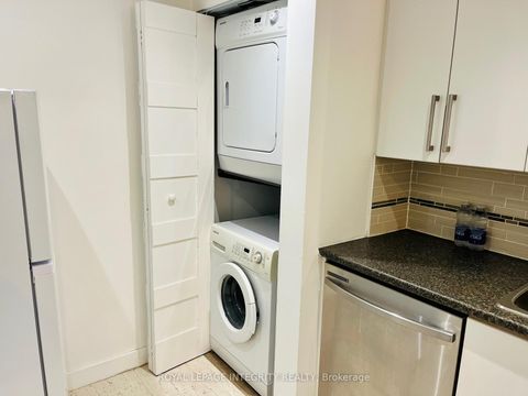 Photo 7 at 406 - 1001 Bay Street, Bay Street Corridor, Toronto