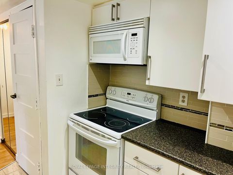 Photo 8 at 406 - 1001 Bay Street, Bay Street Corridor, Toronto