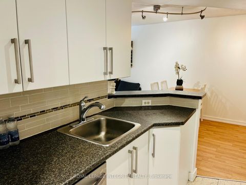 Photo 9 at 406 - 1001 Bay Street, Bay Street Corridor, Toronto