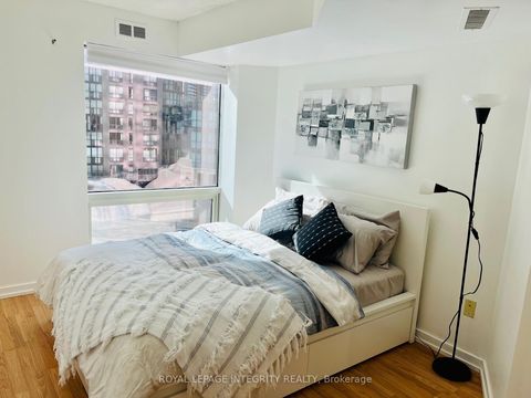 Photo 12 at 406 - 1001 Bay Street, Bay Street Corridor, Toronto