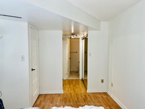 Photo 13 at 406 - 1001 Bay Street, Bay Street Corridor, Toronto