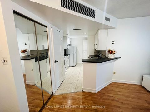 Photo 22 at 406 - 1001 Bay Street, Bay Street Corridor, Toronto