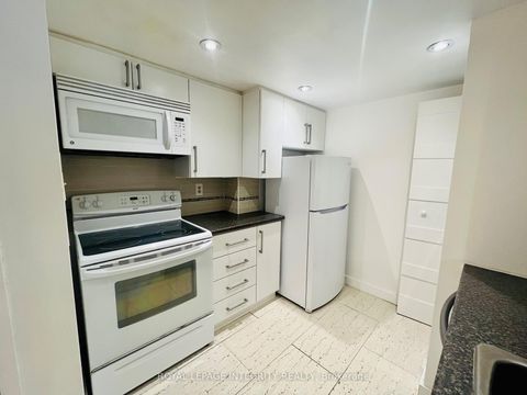 Photo 24 at 406 - 1001 Bay Street, Bay Street Corridor, Toronto