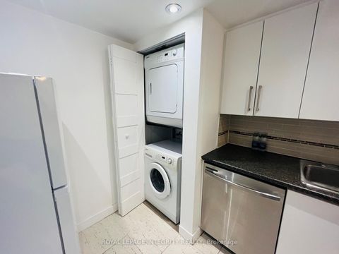 Photo 26 at 406 - 1001 Bay Street, Bay Street Corridor, Toronto