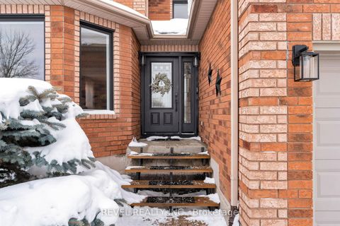 Photo 2 at 16 Girdwood Drive, Holly, Barrie