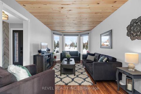 Photo 4 at 16 Girdwood Drive, Holly, Barrie