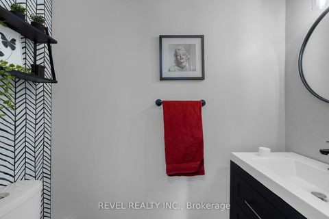 Photo 12 at 16 Girdwood Drive, Holly, Barrie