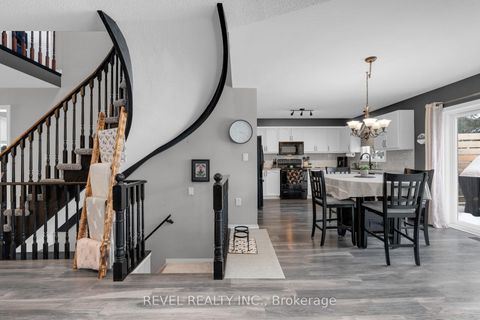 Photo 18 at 16 Girdwood Drive, Holly, Barrie