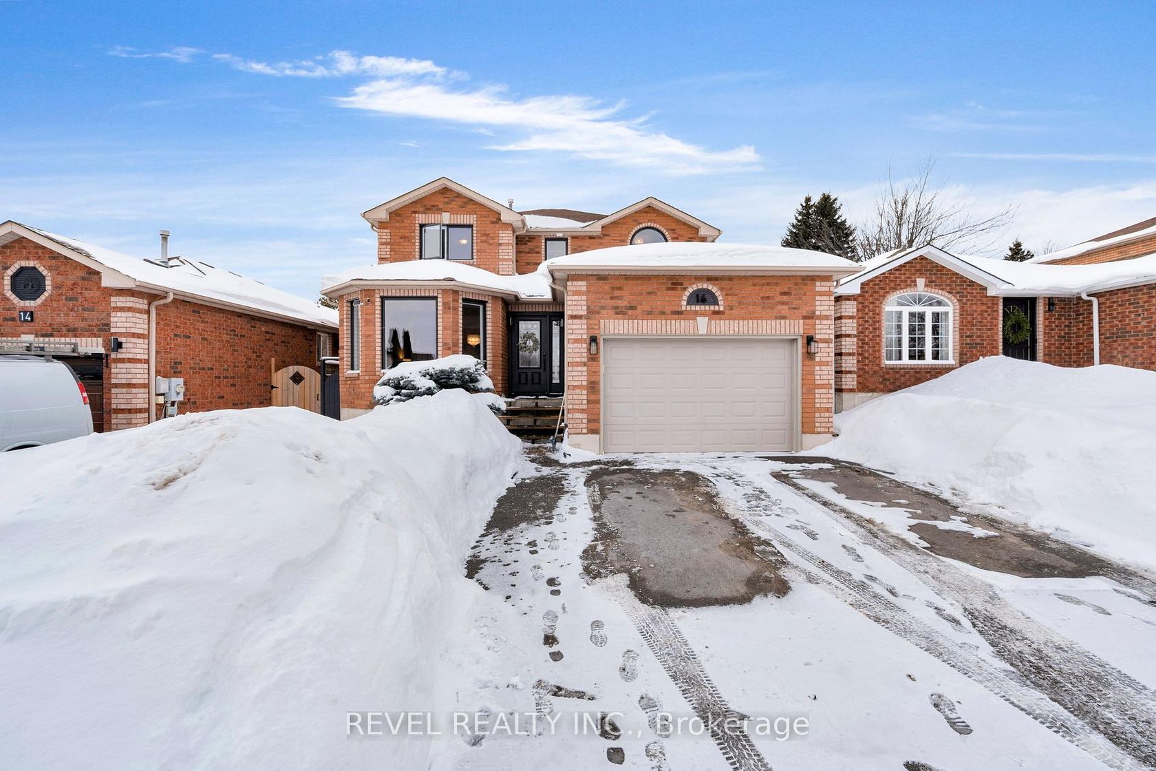 16 Girdwood Drive, Holly, Barrie photo number 2