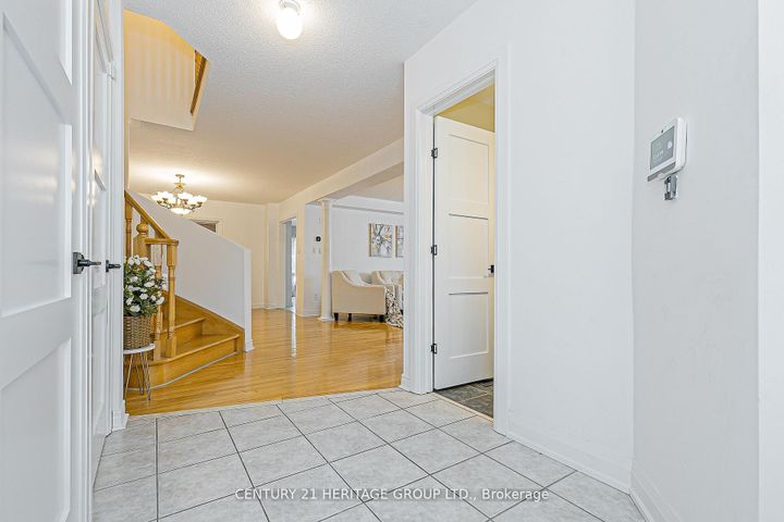 Photo 1 at 29 Eminence Road, Patterson, Vaughan