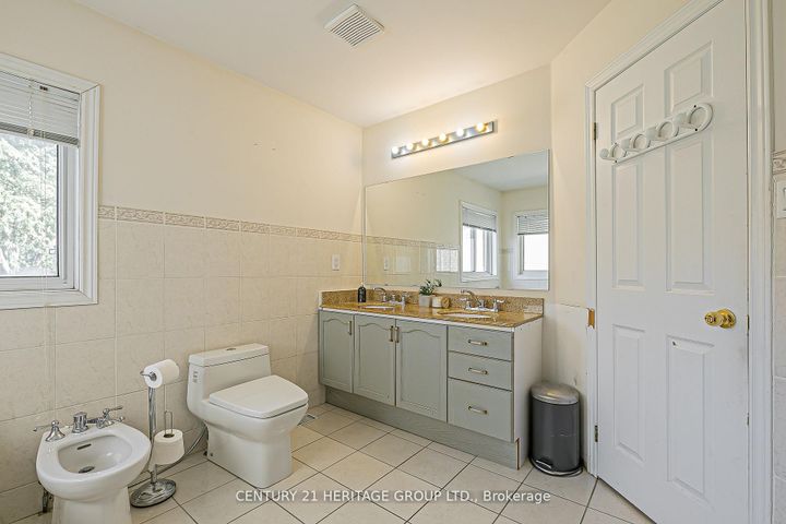 Photo 19 at 29 Eminence Road, Patterson, Vaughan