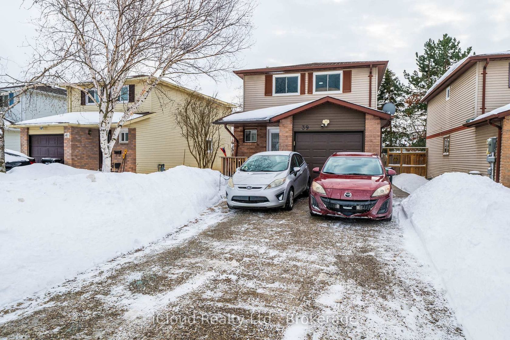 39 Corbett Drive, Grove East, Barrie photo number 2