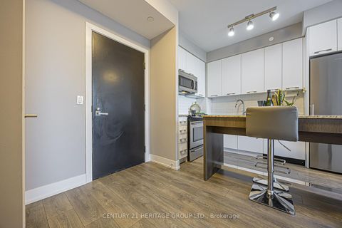 Photo 5 at 620 - 9471 Yonge Street, Observatory, Richmond Hill