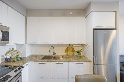 Photo 13 at 620 - 9471 Yonge Street, Observatory, Richmond Hill