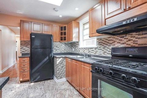 Photo 7 at 4 Gully Drive, Bendale, Toronto