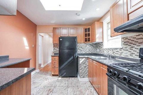 Photo 9 at 4 Gully Drive, Bendale, Toronto