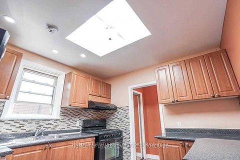 Photo 11 at 4 Gully Drive, Bendale, Toronto